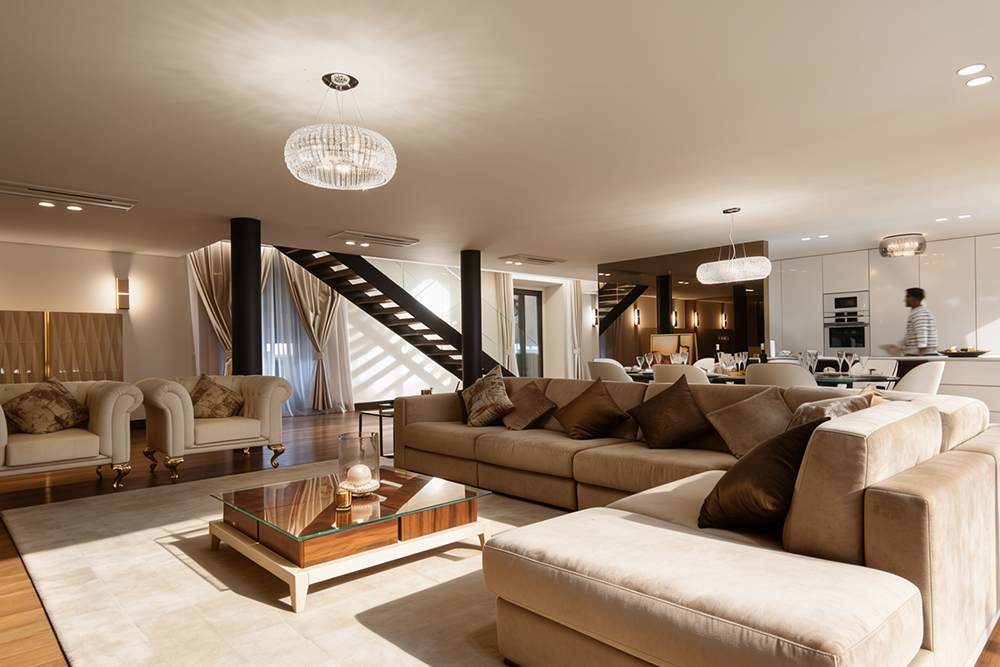 Sala de loft com luz natural (imagem de exemplo)